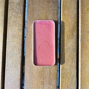 Seint sandstone lip and cheek